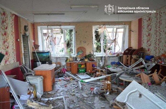 Росія скинула 7 КАБів на Запоріжжя за півтори години: зруйновано дитсадок, є загиблі